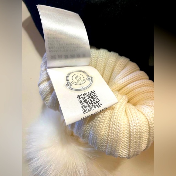 ‼️‼️SOLD‼️‼️MONCLER
White Virgin Wool Beanie - Picture 6 of 7
